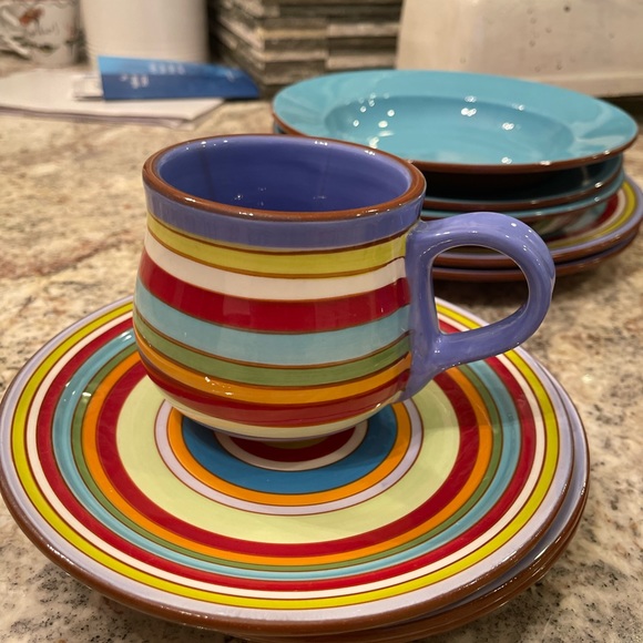 Unique eclectic pottery dinnerware set. - Picture 6 of 6